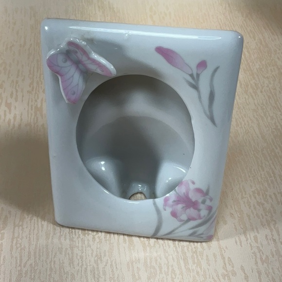 Vintage Floral Ceramic Vase and Frames Butterflies and Flowers - Picture 10 of 16